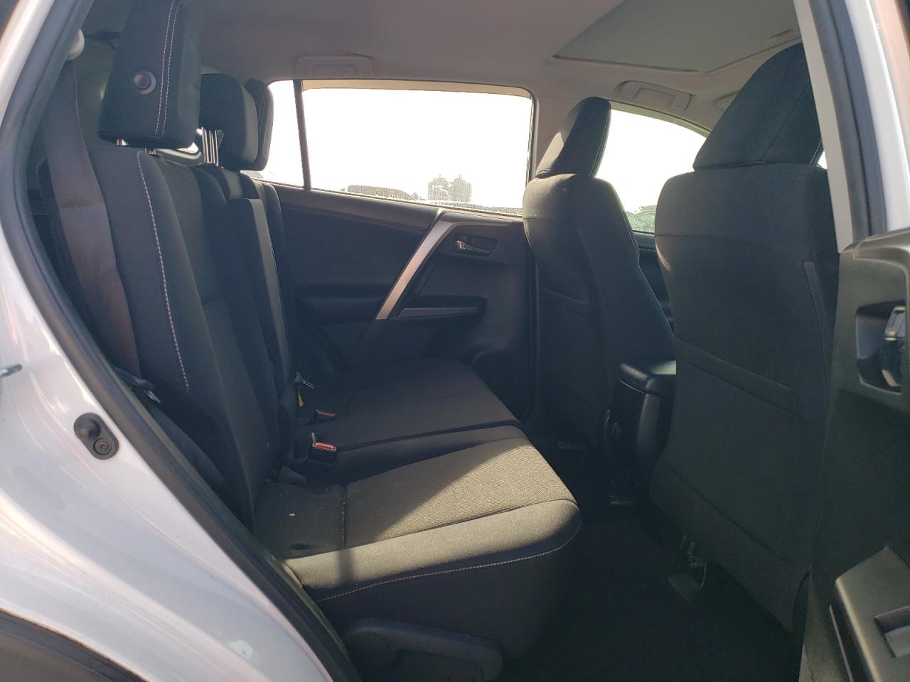 2017 Toyota RAV 4 - Image 11