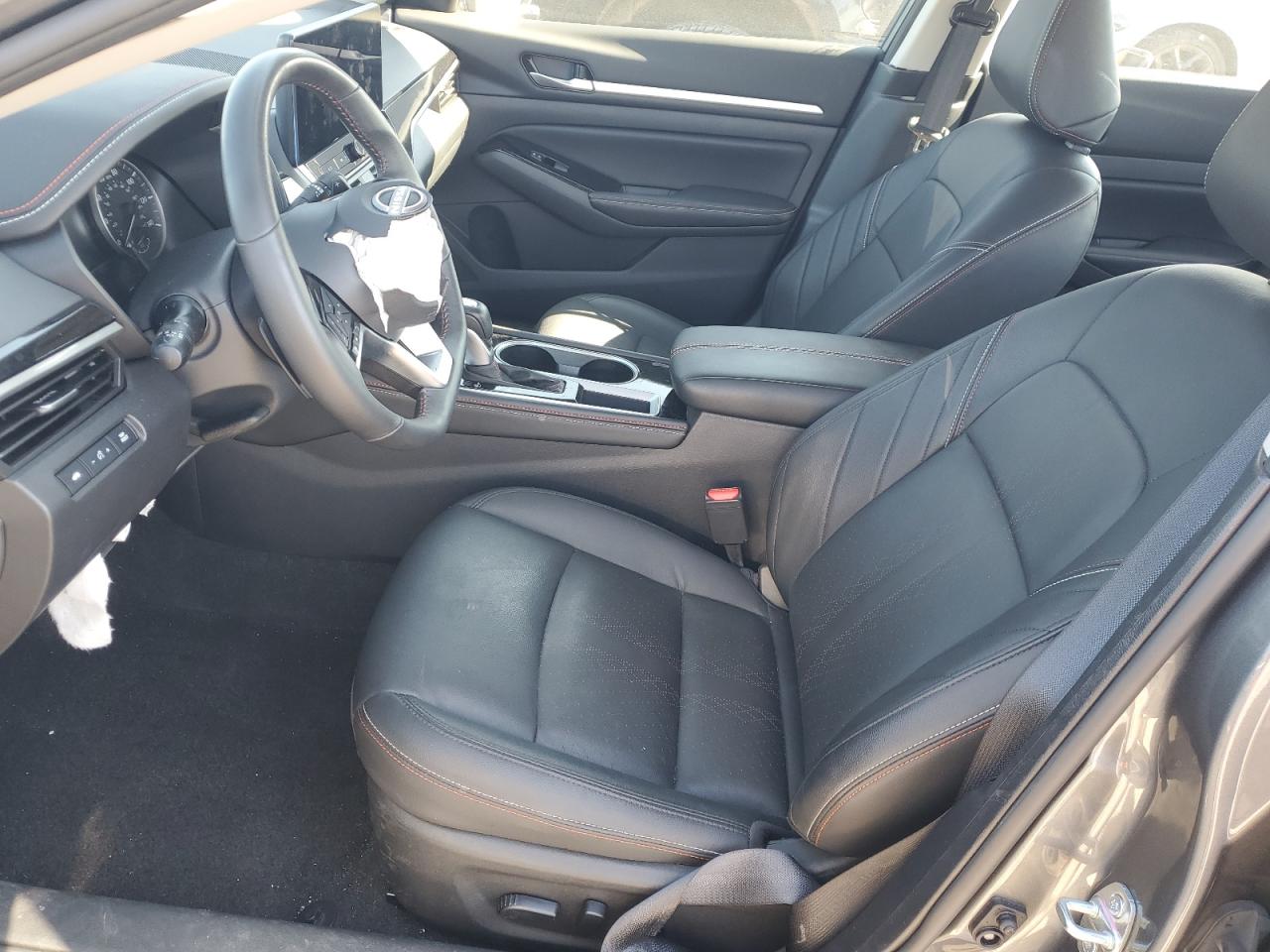 2024 Nissan Altima - Image 7