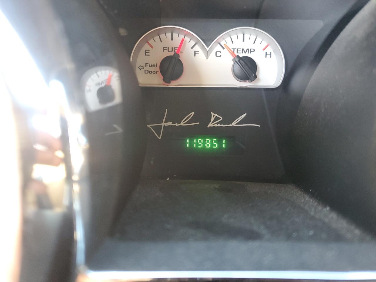 2005 Ford Mustang - Image 9