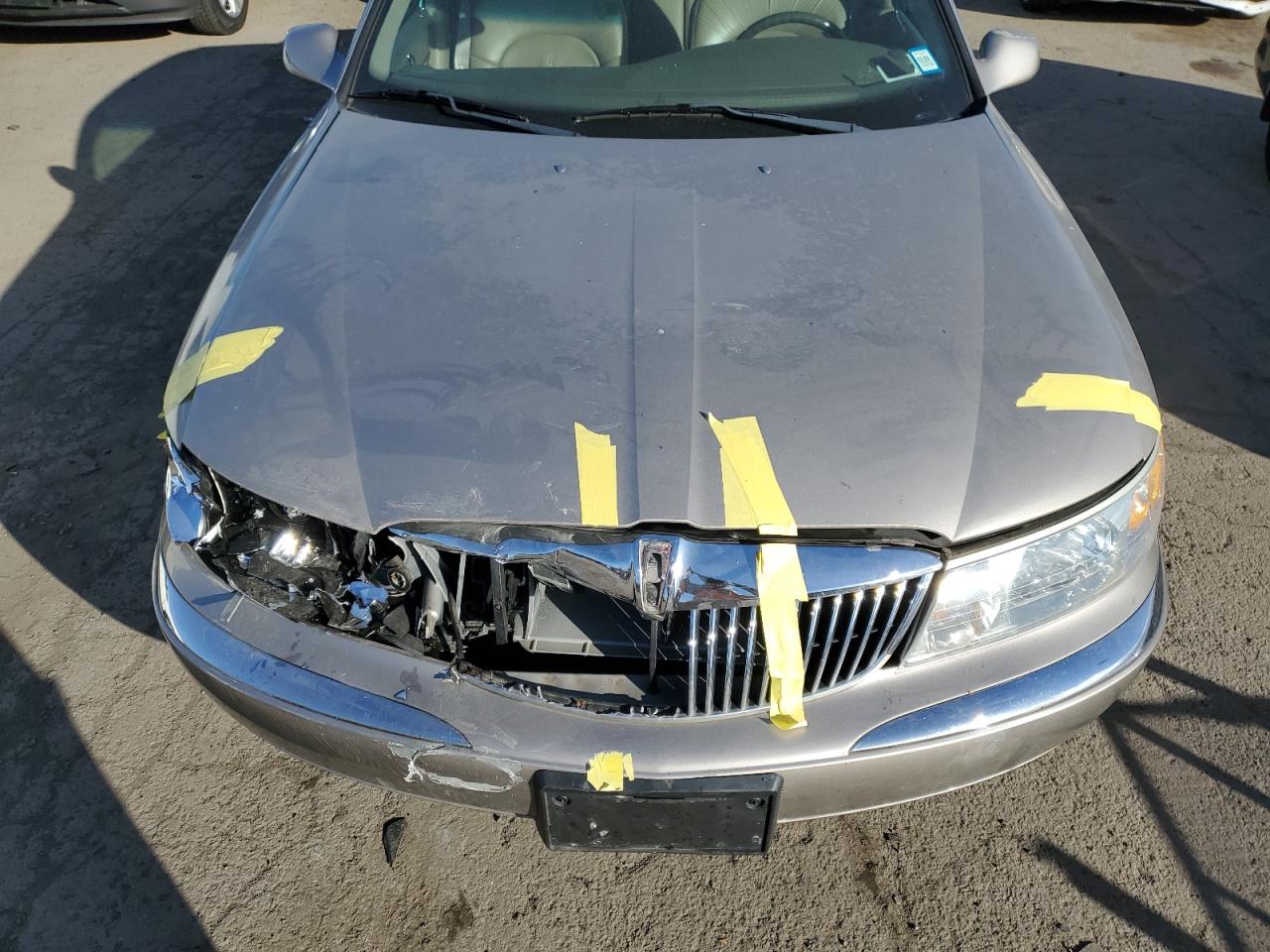 2002 Lincoln Continental - Image 11