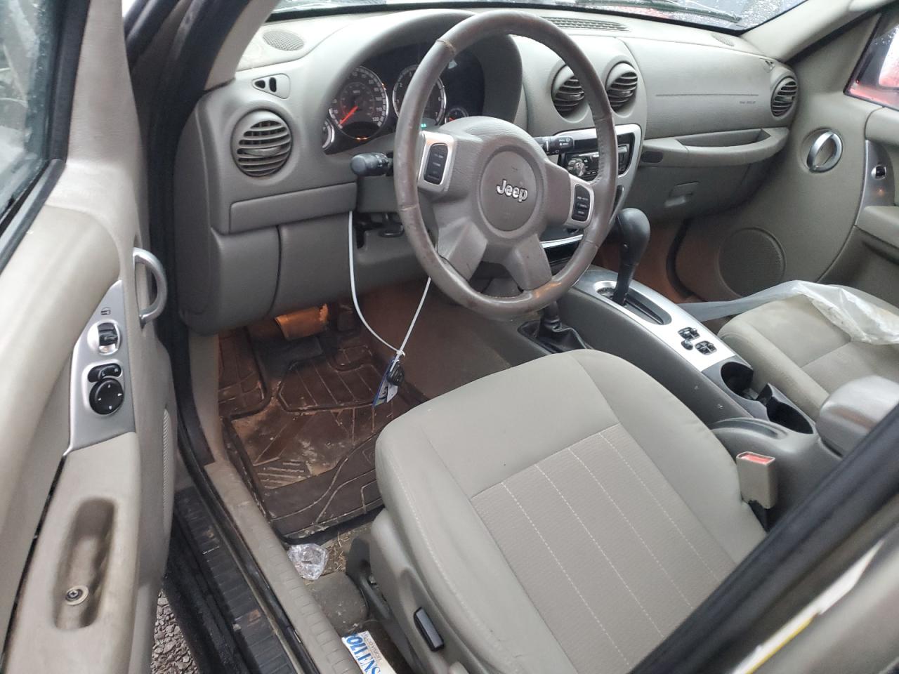 2005 Jeep Liberty (North America) - Image 9