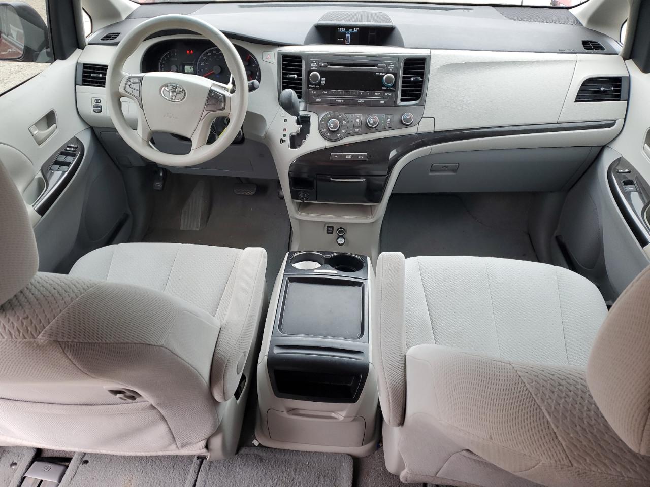 2011 Toyota Sienna - Image 8