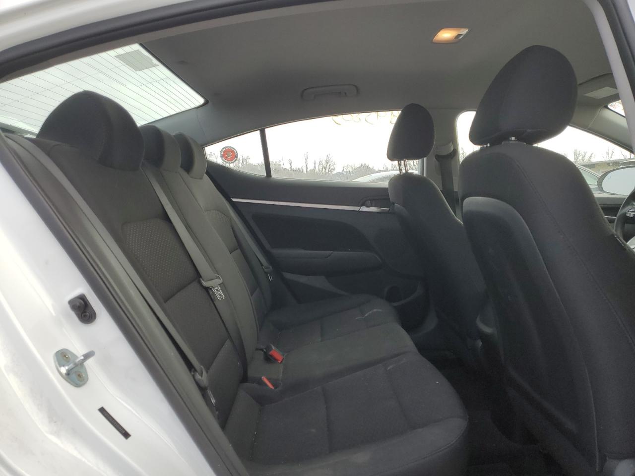 2019 Hyundai Elantra - Image 10