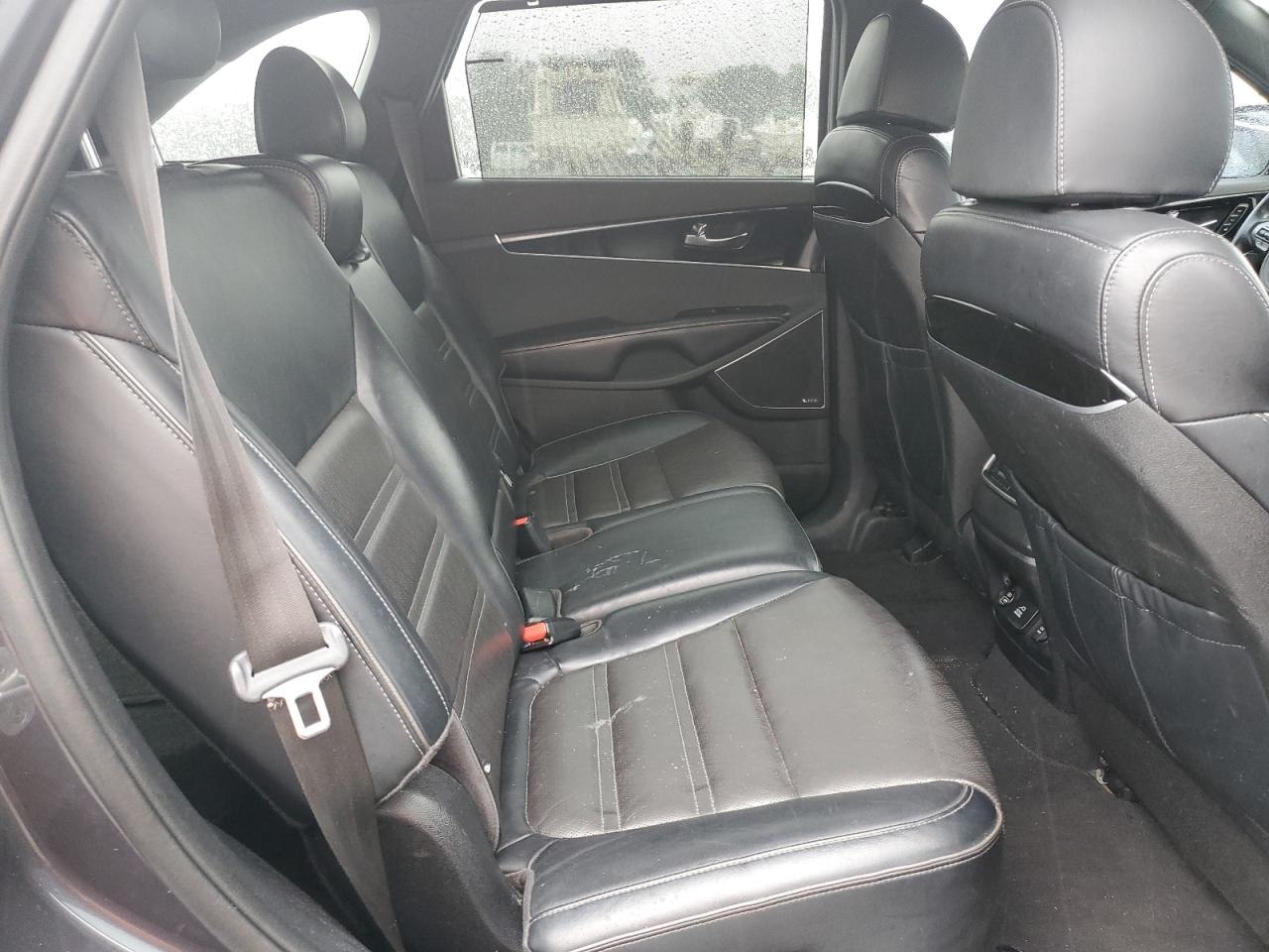 2018 Kia Sorento - Image 10