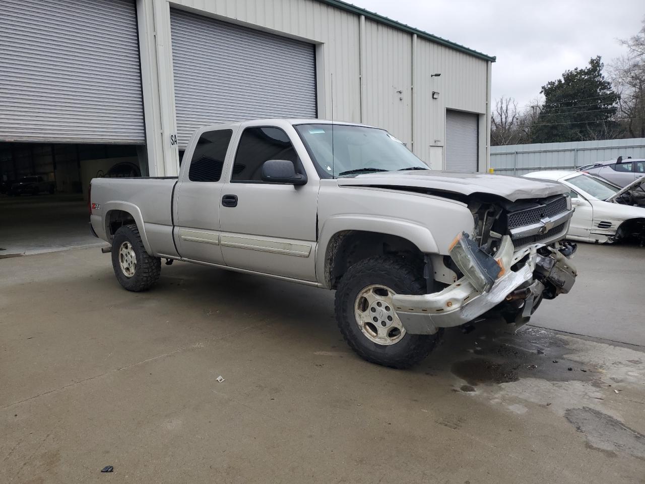 2004 Chevrolet Silverado - Image 4