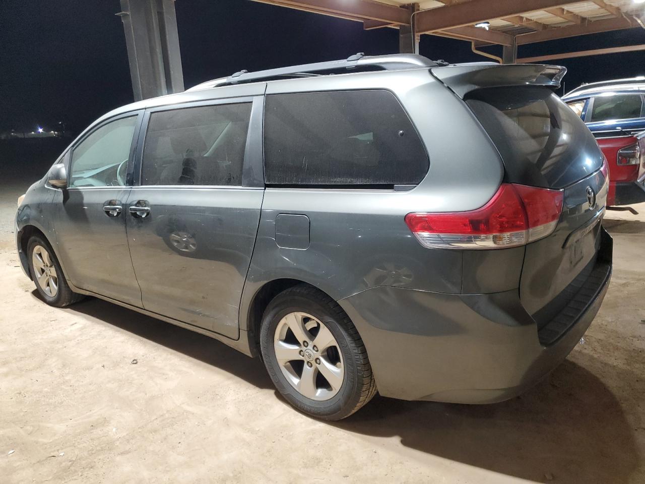 2012 Toyota Sienna - Image 2