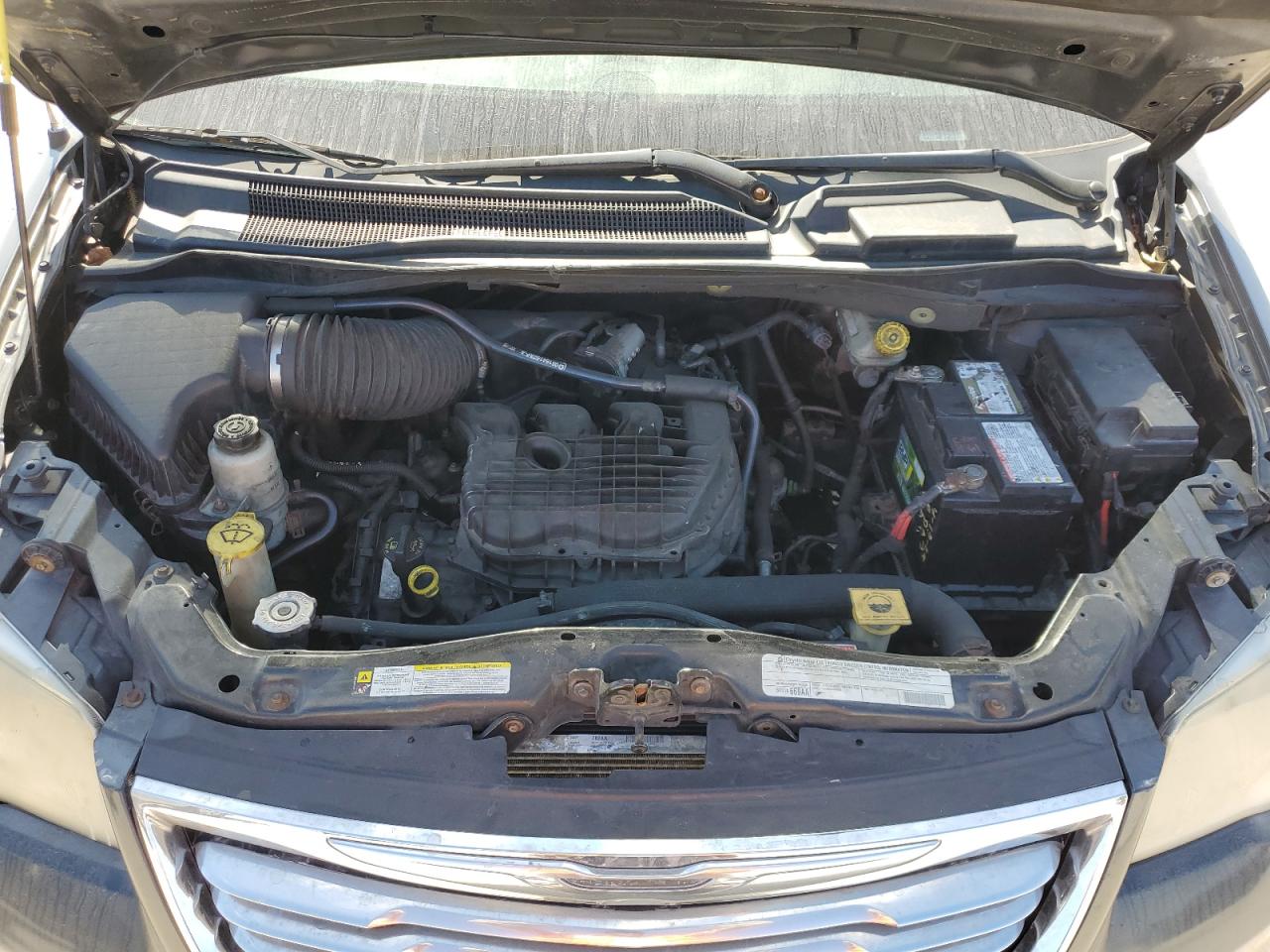 2012 Chrysler Town & Country - Image 12