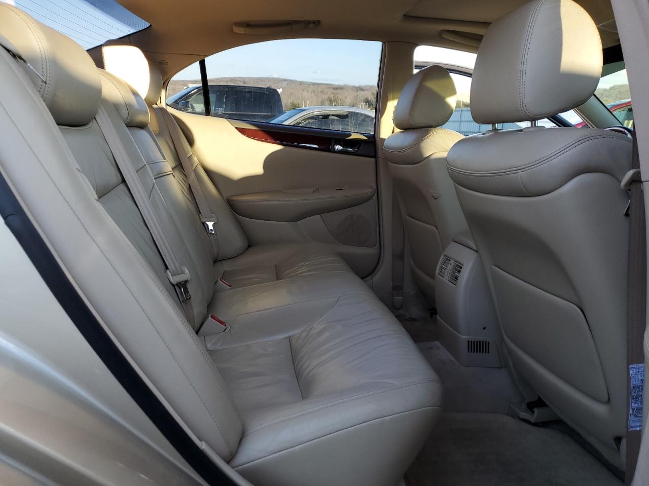 2002 Lexus ES - Image 10
