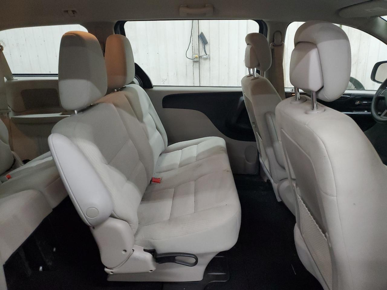 2014 Dodge Caravan - Image 11