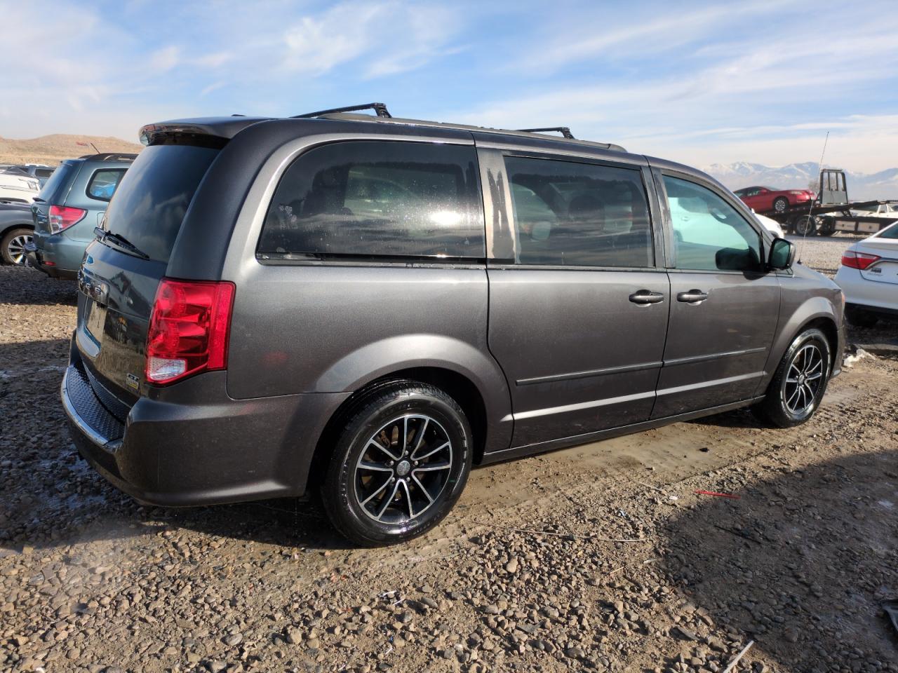 2017 Dodge Caravan - Image 3