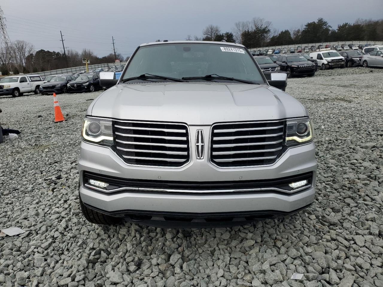 2017 Lincoln Navigator - Image 5