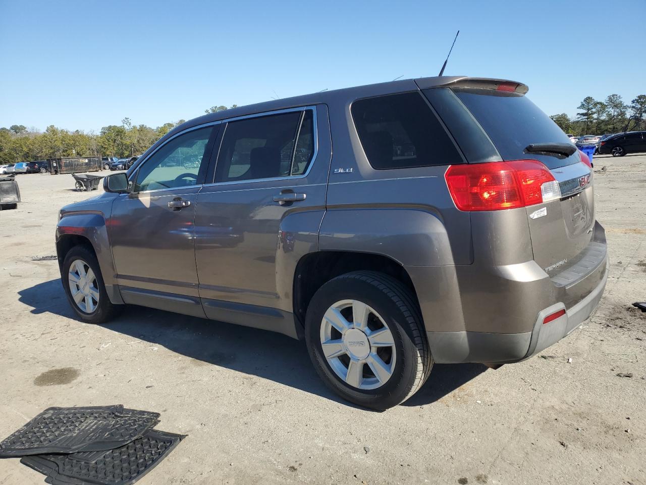 2010 GMC Terrain - Image 2