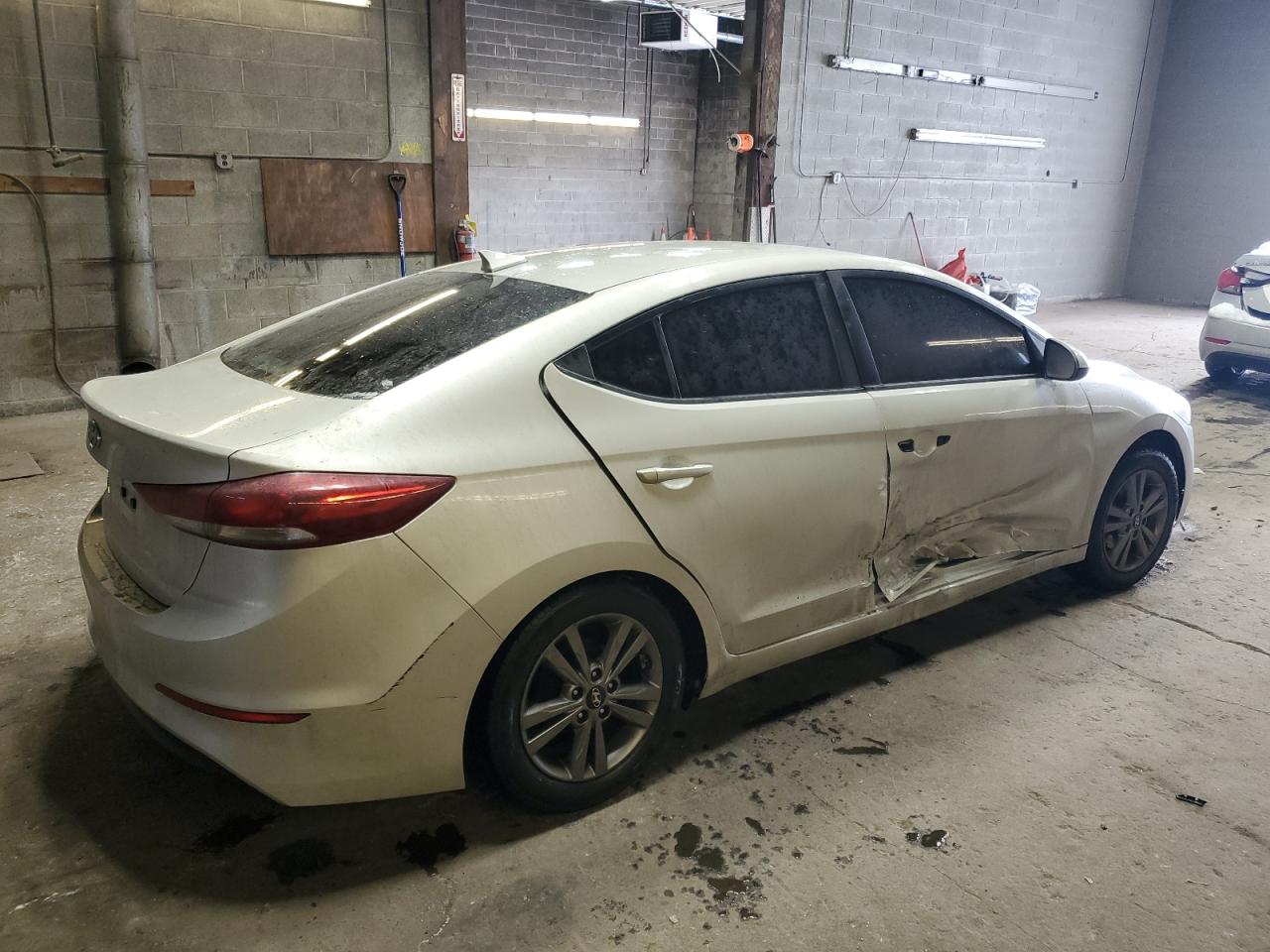 2017 Hyundai Elantra - Image 3