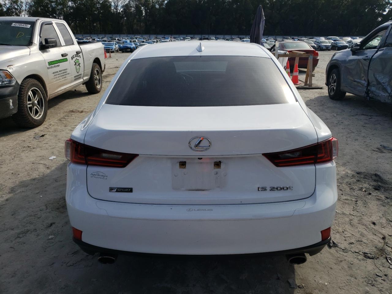 2016 Lexus IS - Image 6