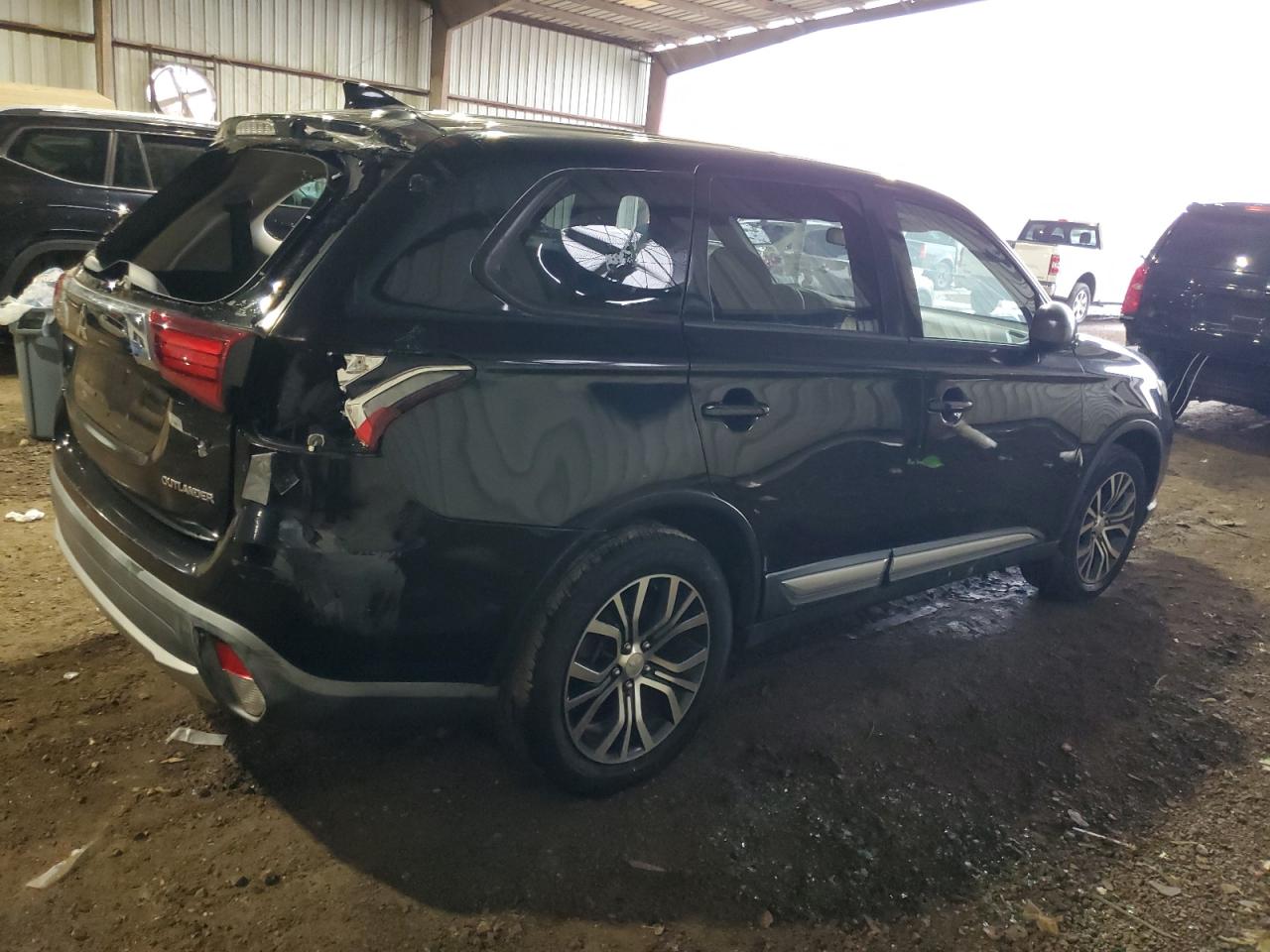 2018 Mitsubishi Outlander - Image 3