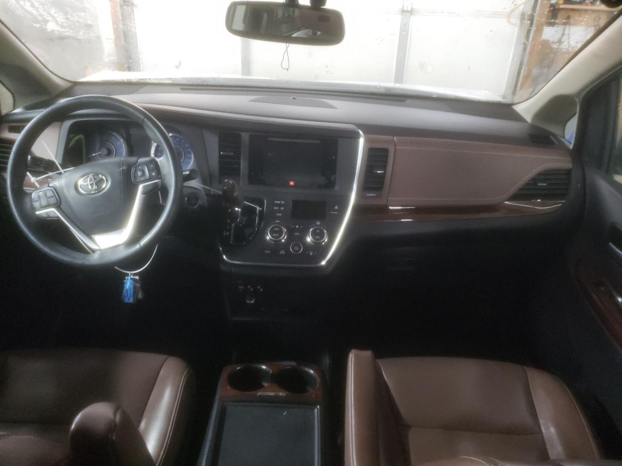 2015 Toyota Sienna - Image 8