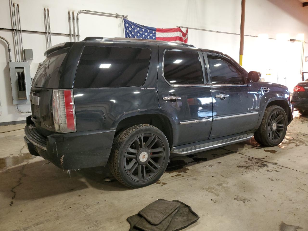 2013 Cadillac Escalade - Image 3