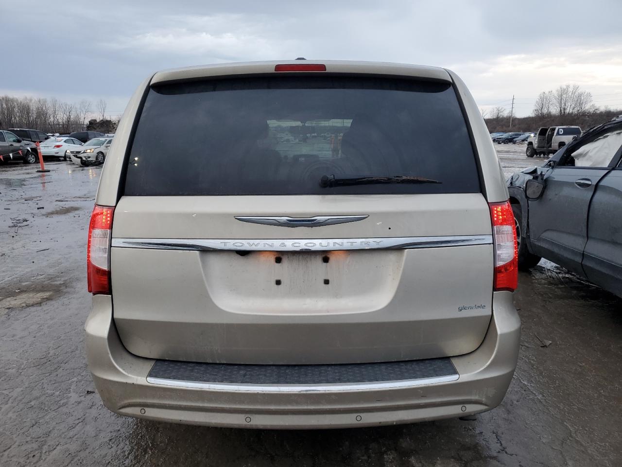 2013 Chrysler Town & Country - Image 6