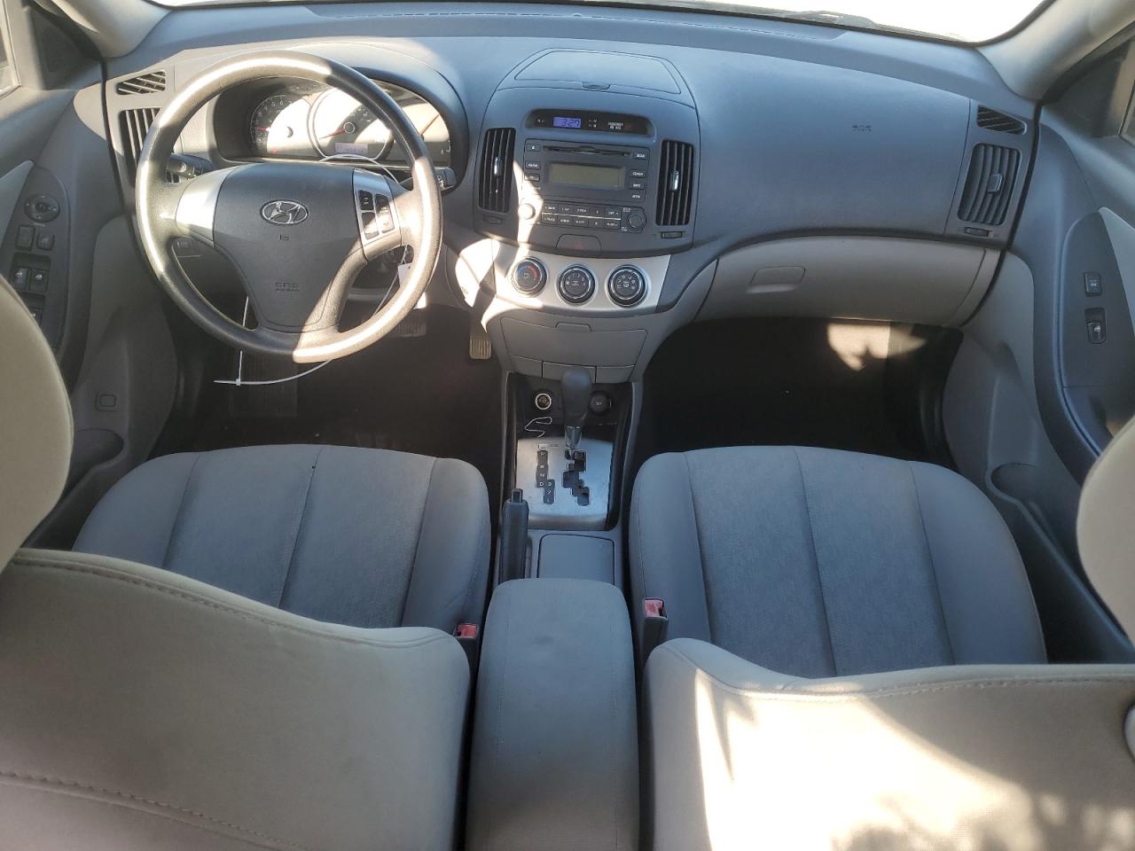 2010 Hyundai Elantra - Image 8