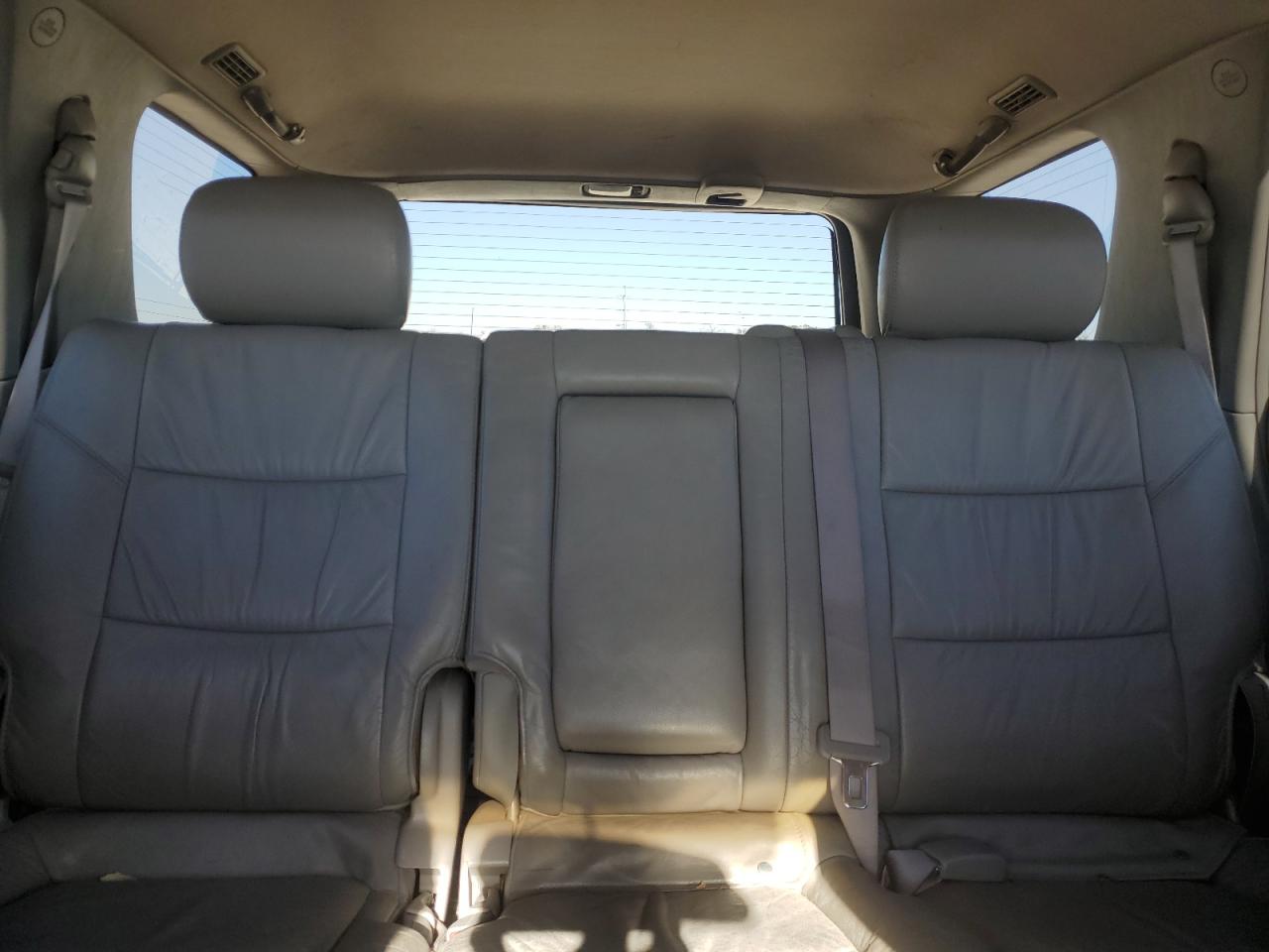 2005 Toyota Sequoia - Image 10