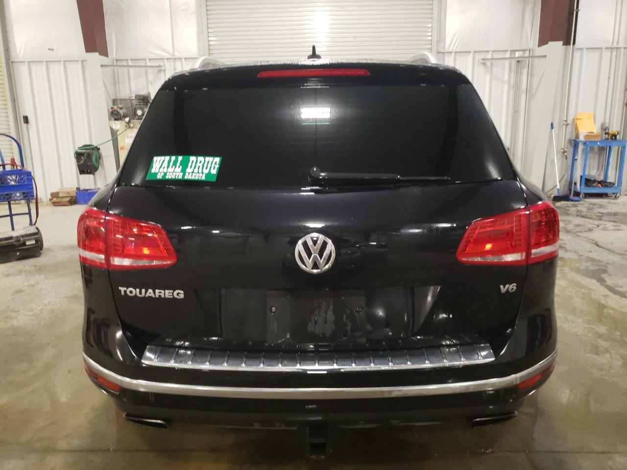 2016 Volkswagen Touareg - Image 6