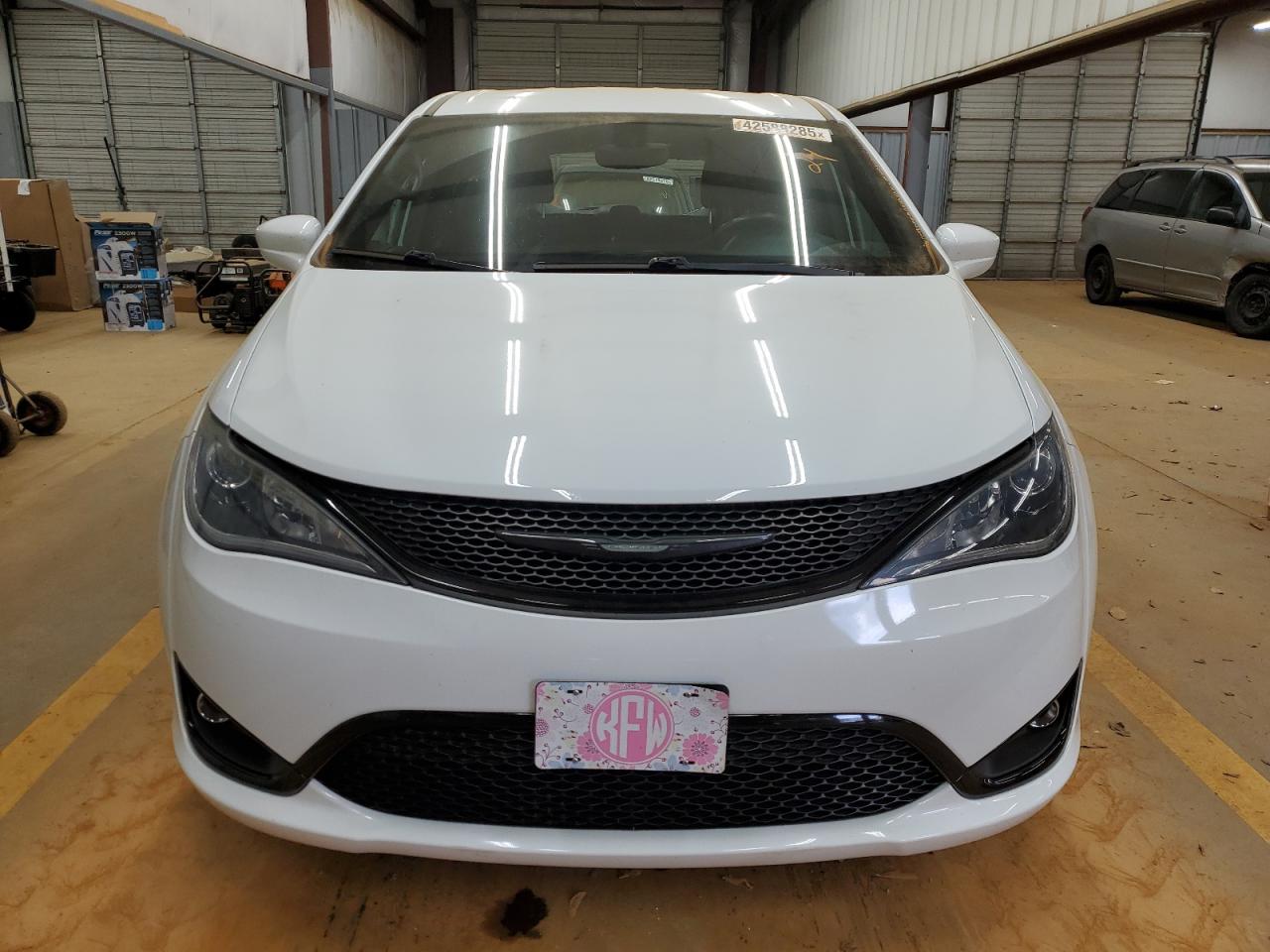 2018 Chrysler Pacifica - Image 5