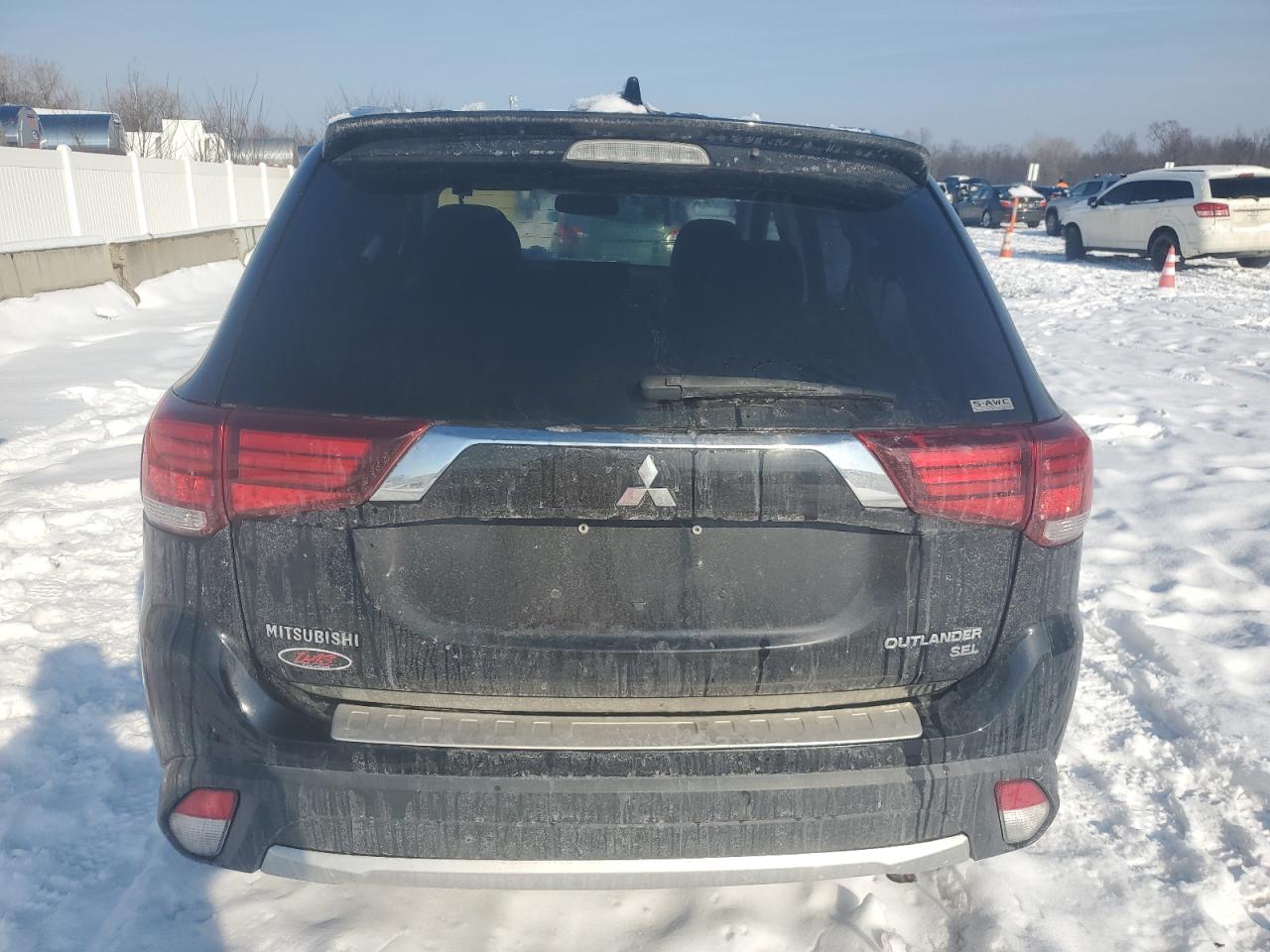 2017 Mitsubishi Outlander - Image 6