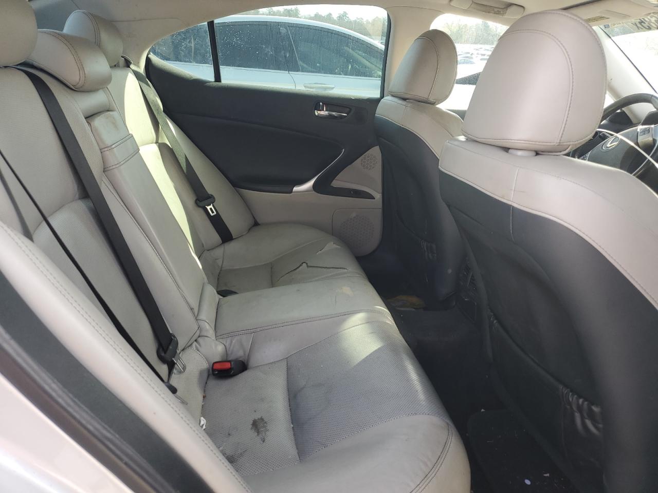 2011 Lexus IS - Image 10