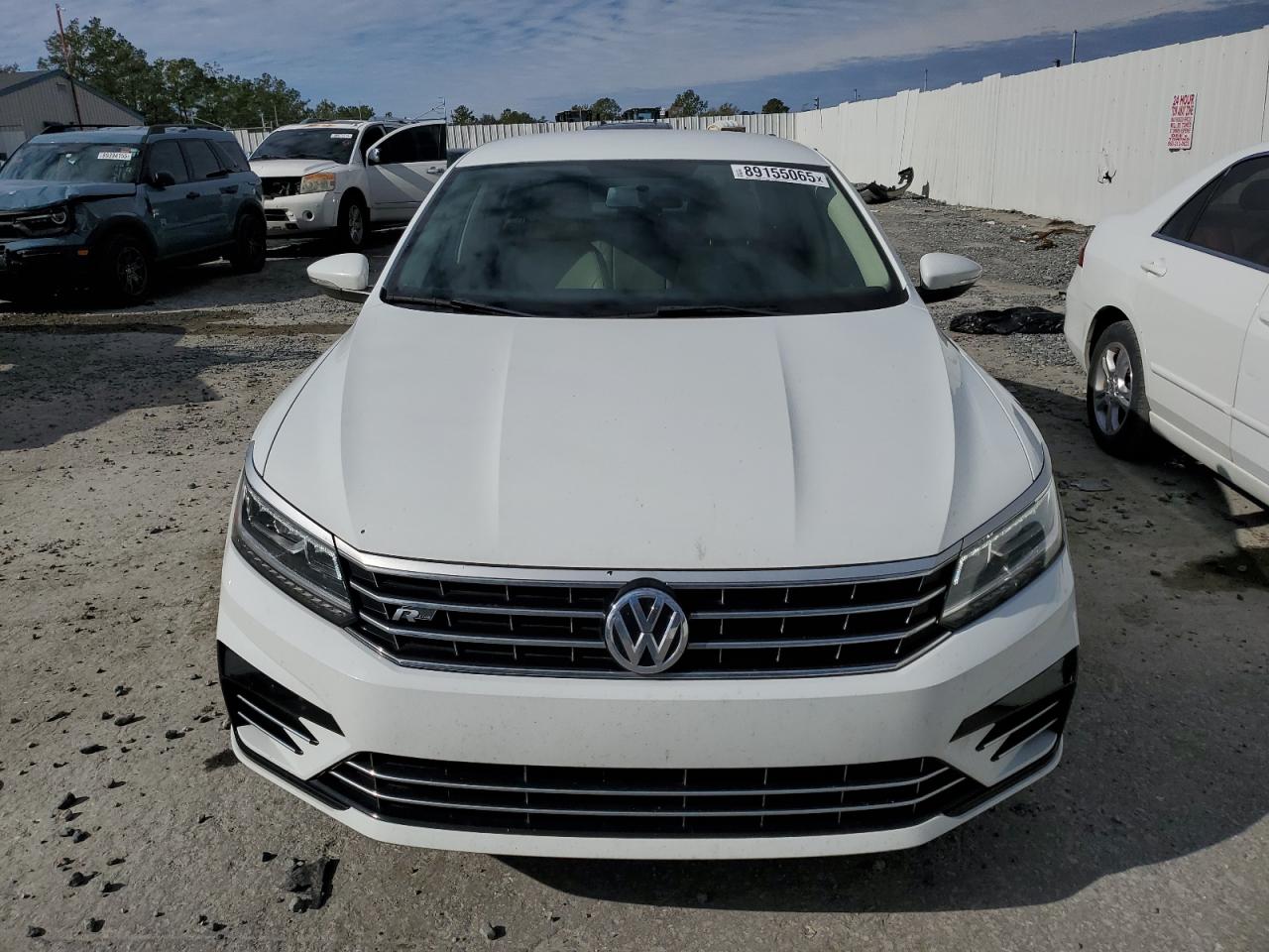 2016 Volkswagen Passat - Image 5