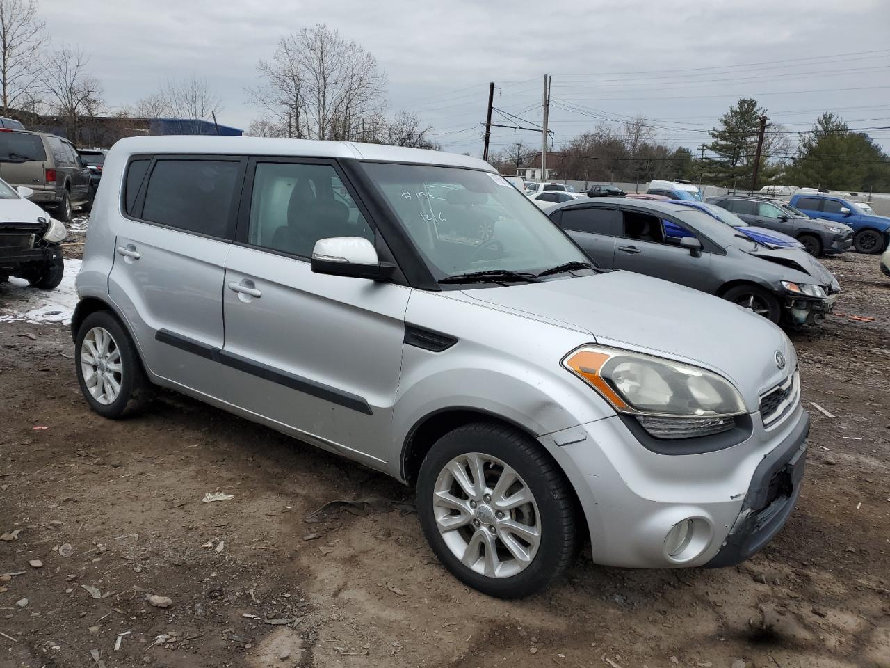 VIN KNDJT2A66D7565733 2013 KIA SOUL no.4