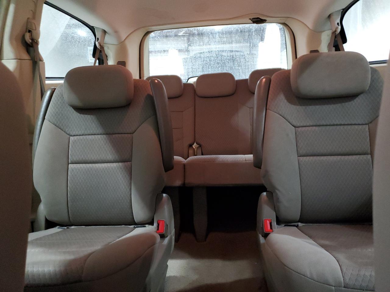 2010 Chrysler Town & Country - Image 10