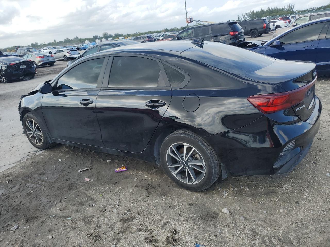 2023 Kia Forte - Image 2