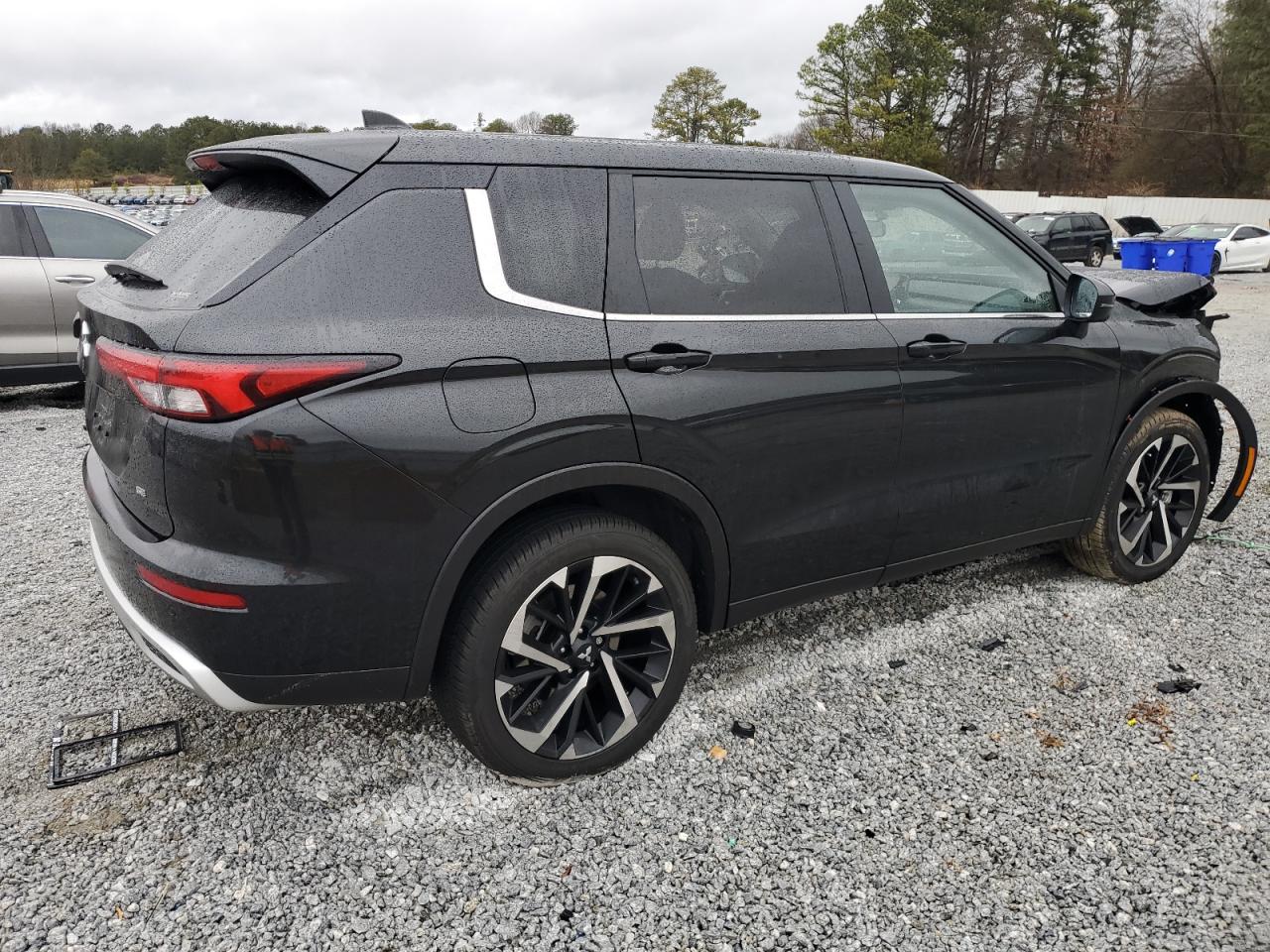 2024 Mitsubishi Outlander - Image 3