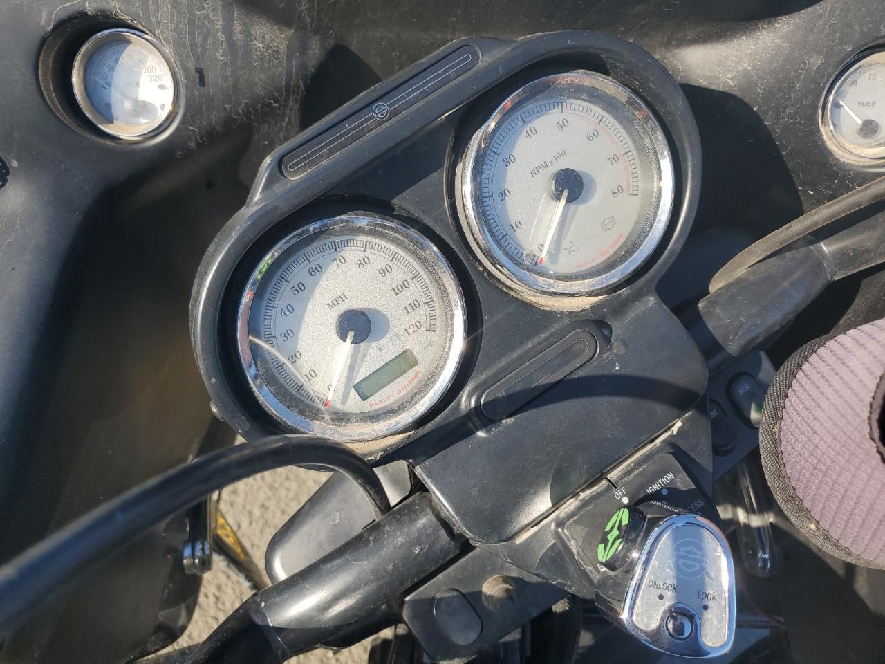 2013 Harley-Davidson Road Glide VIN: 1HD1KHMT2DB692935 Lot: 89215385