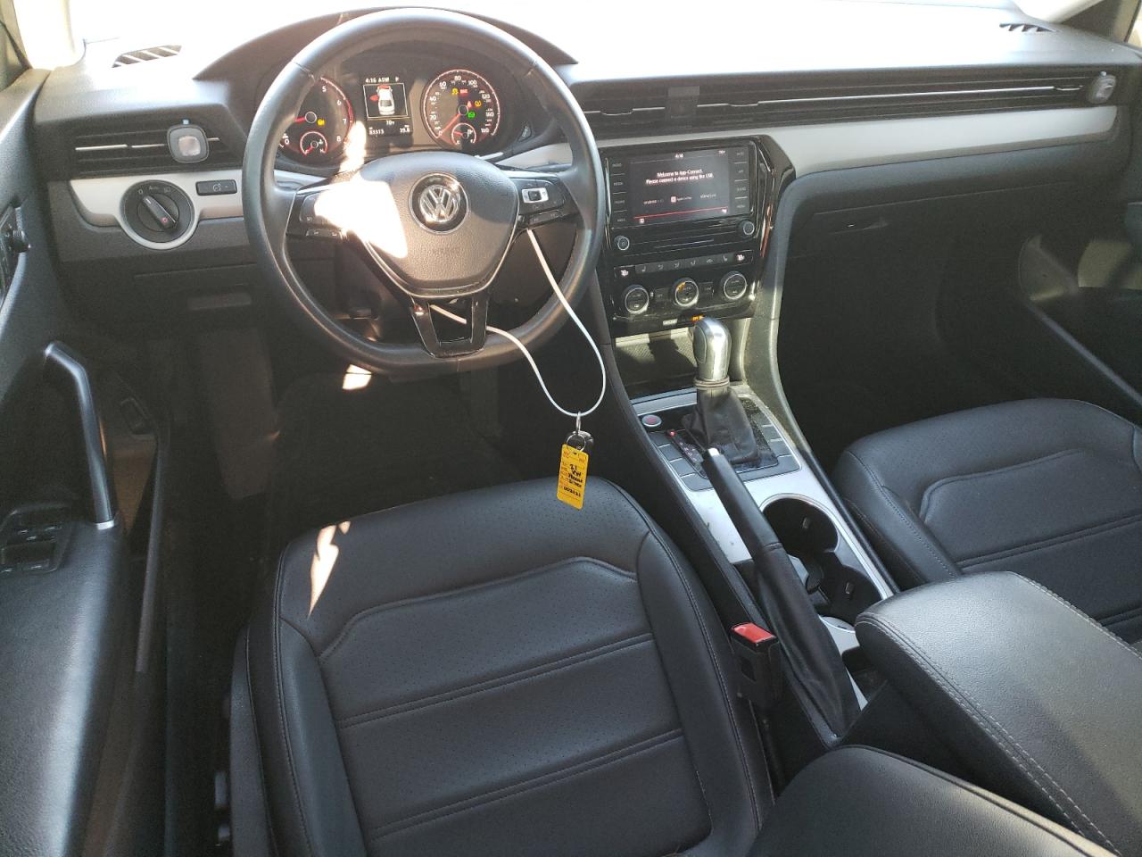 2021 Volkswagen Passat - Image 8