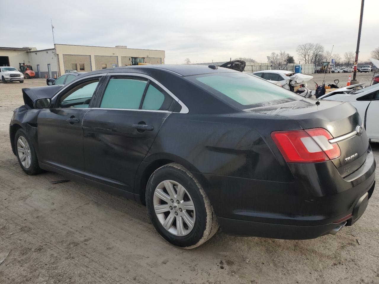 2011 Ford Taurus - Image 2