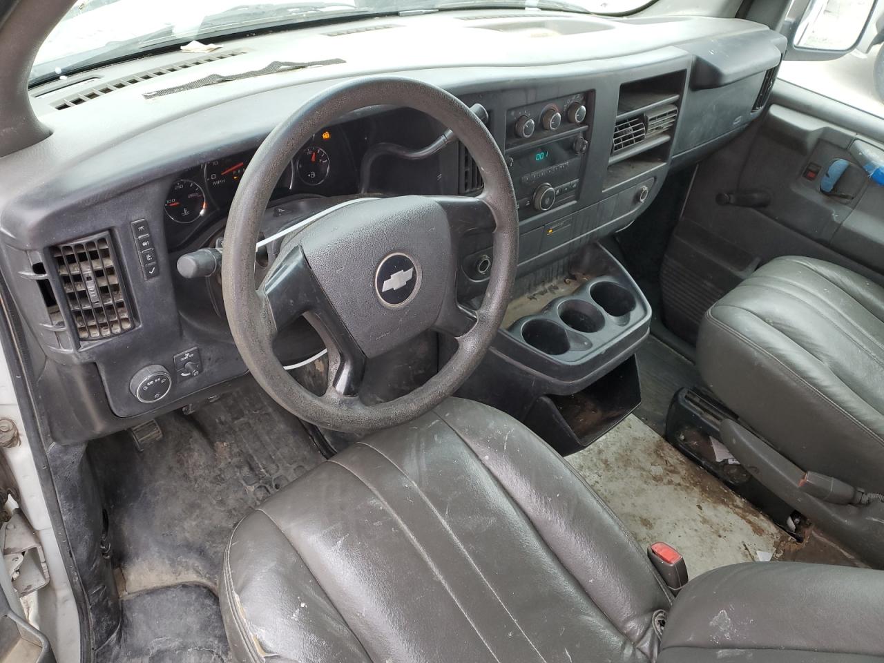 2009 Chevrolet Express - Image 8