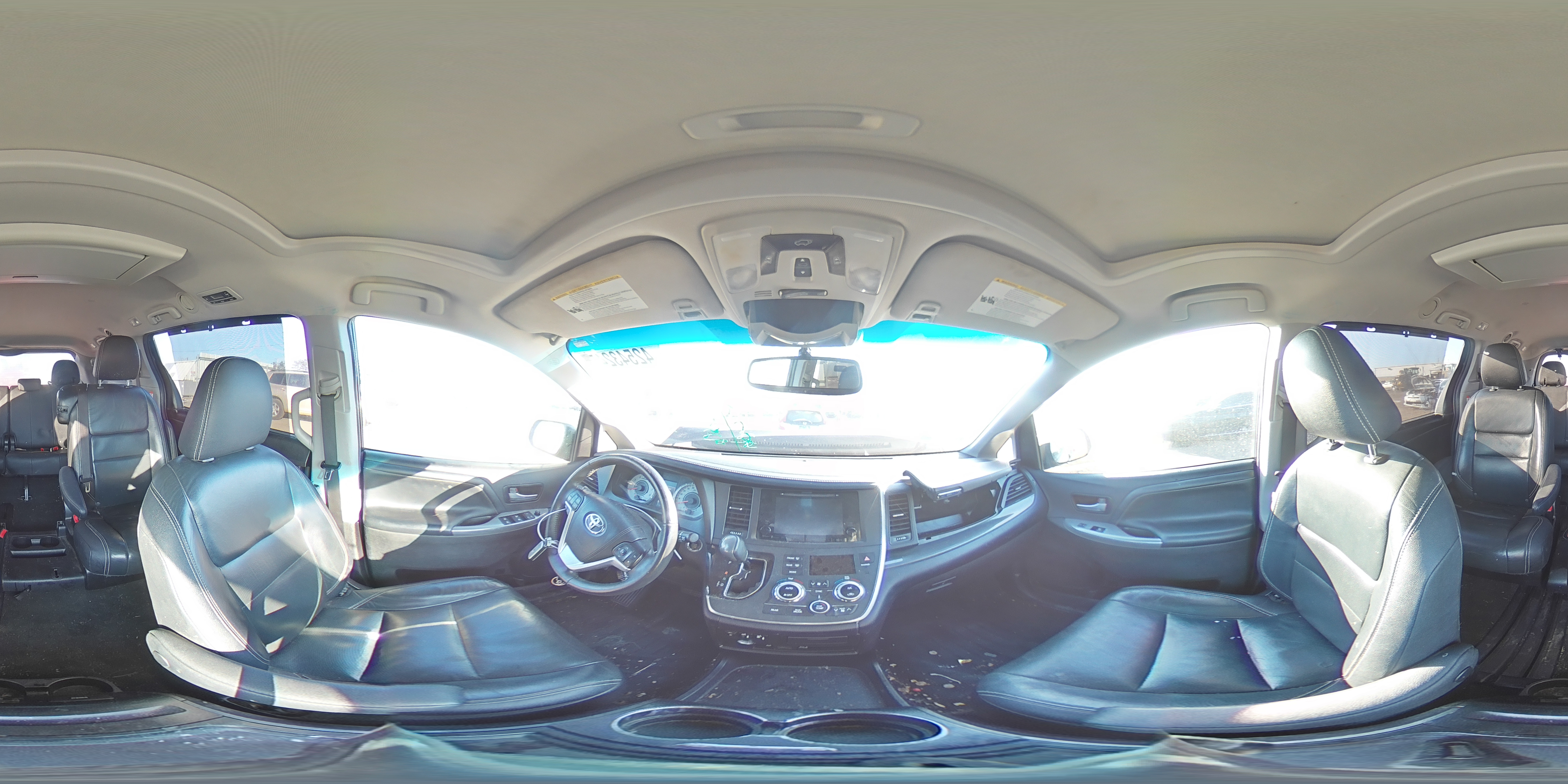 2017 Toyota Sienna - Image 14