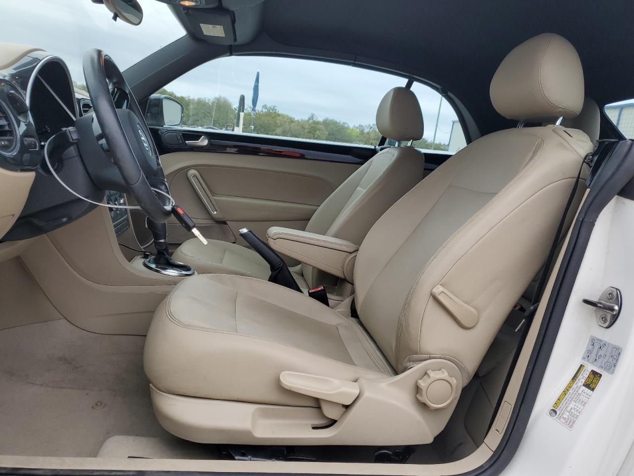 2013 Volkswagen Beetle - Image 7