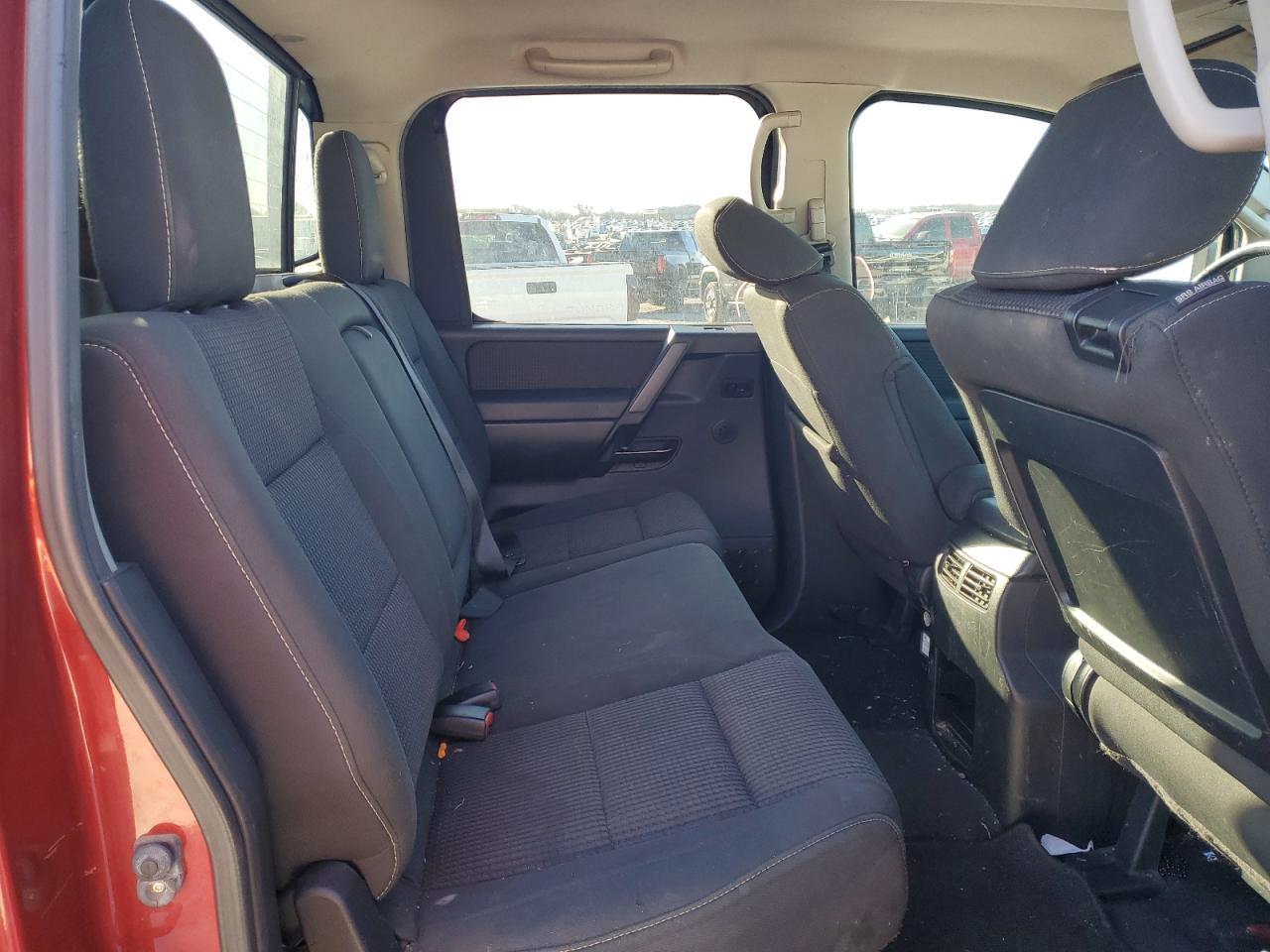 2014 Nissan Titan - Image 10