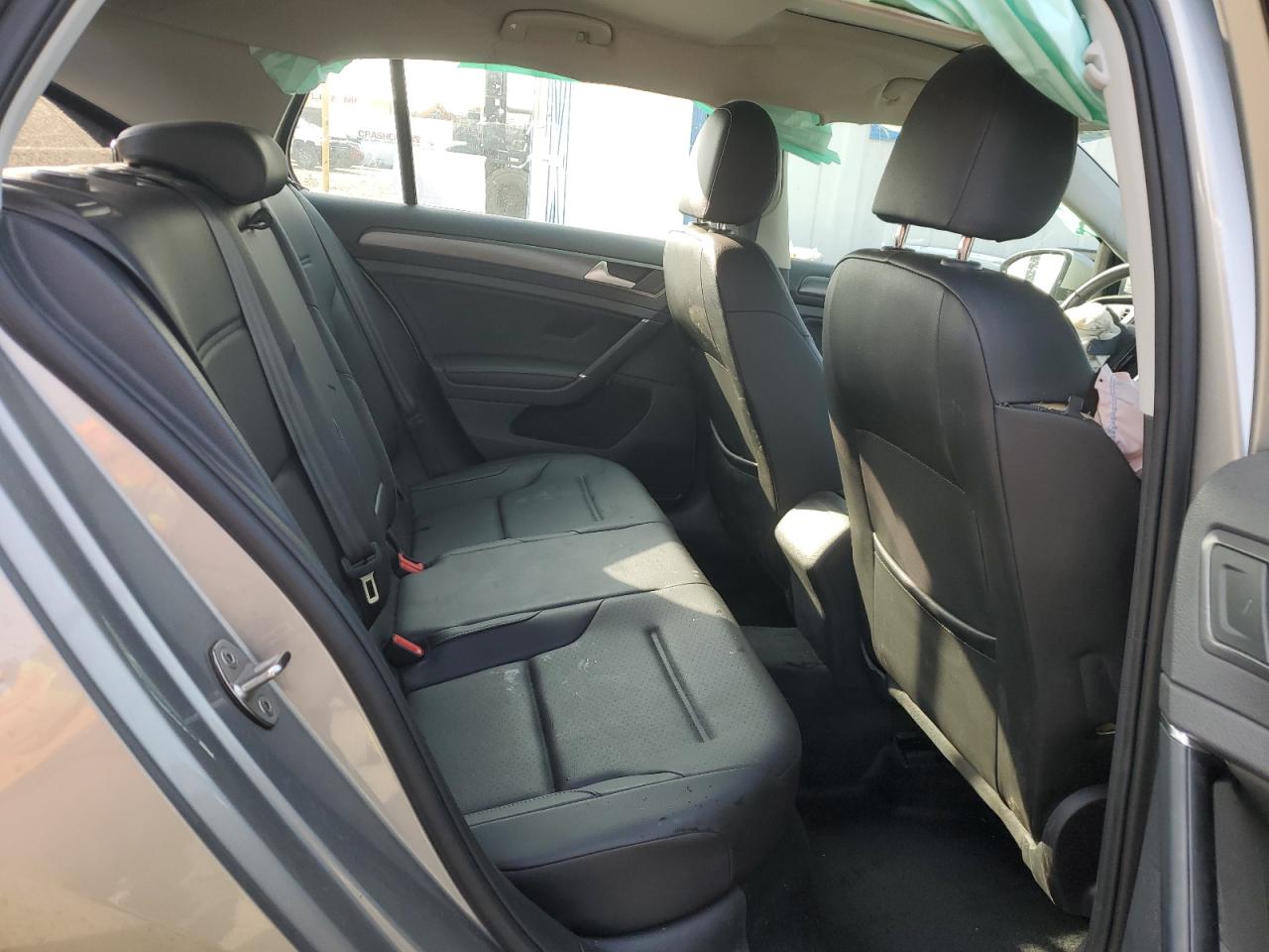 2019 Volkswagen Golf - Image 11