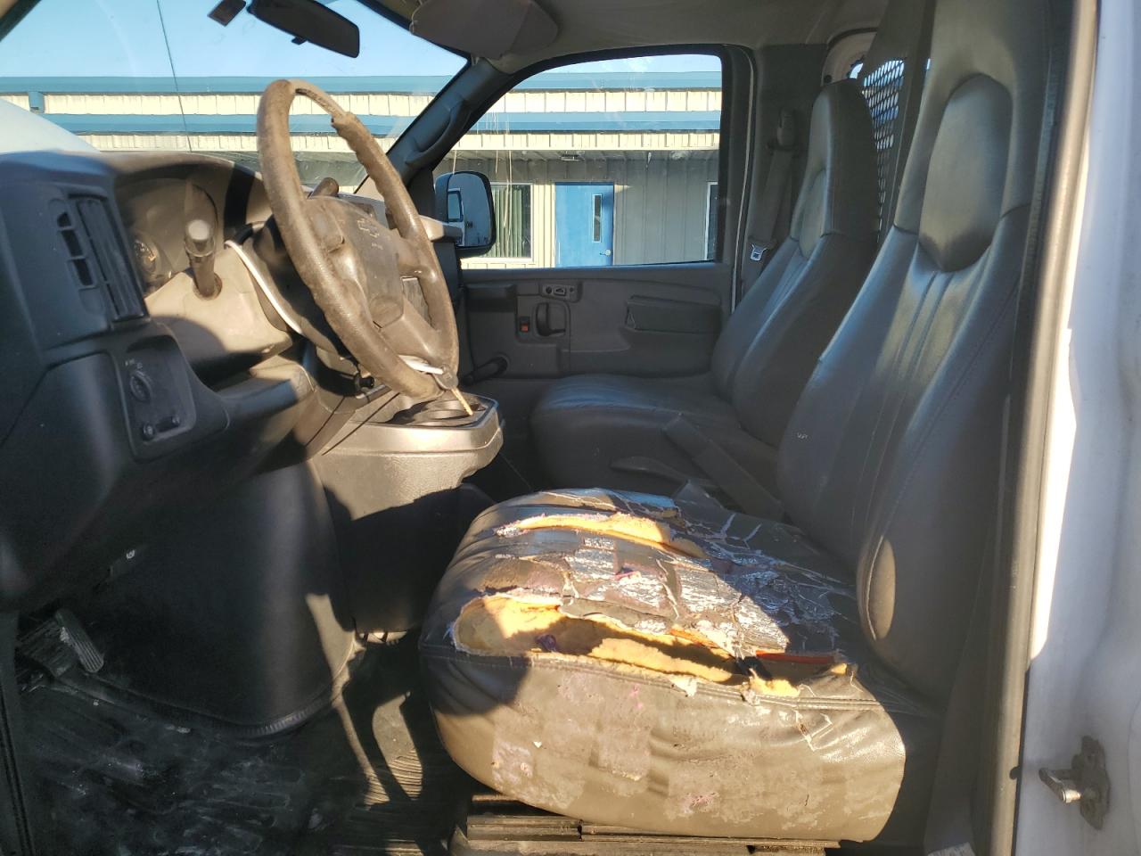 2005 Chevrolet Express - Image 7