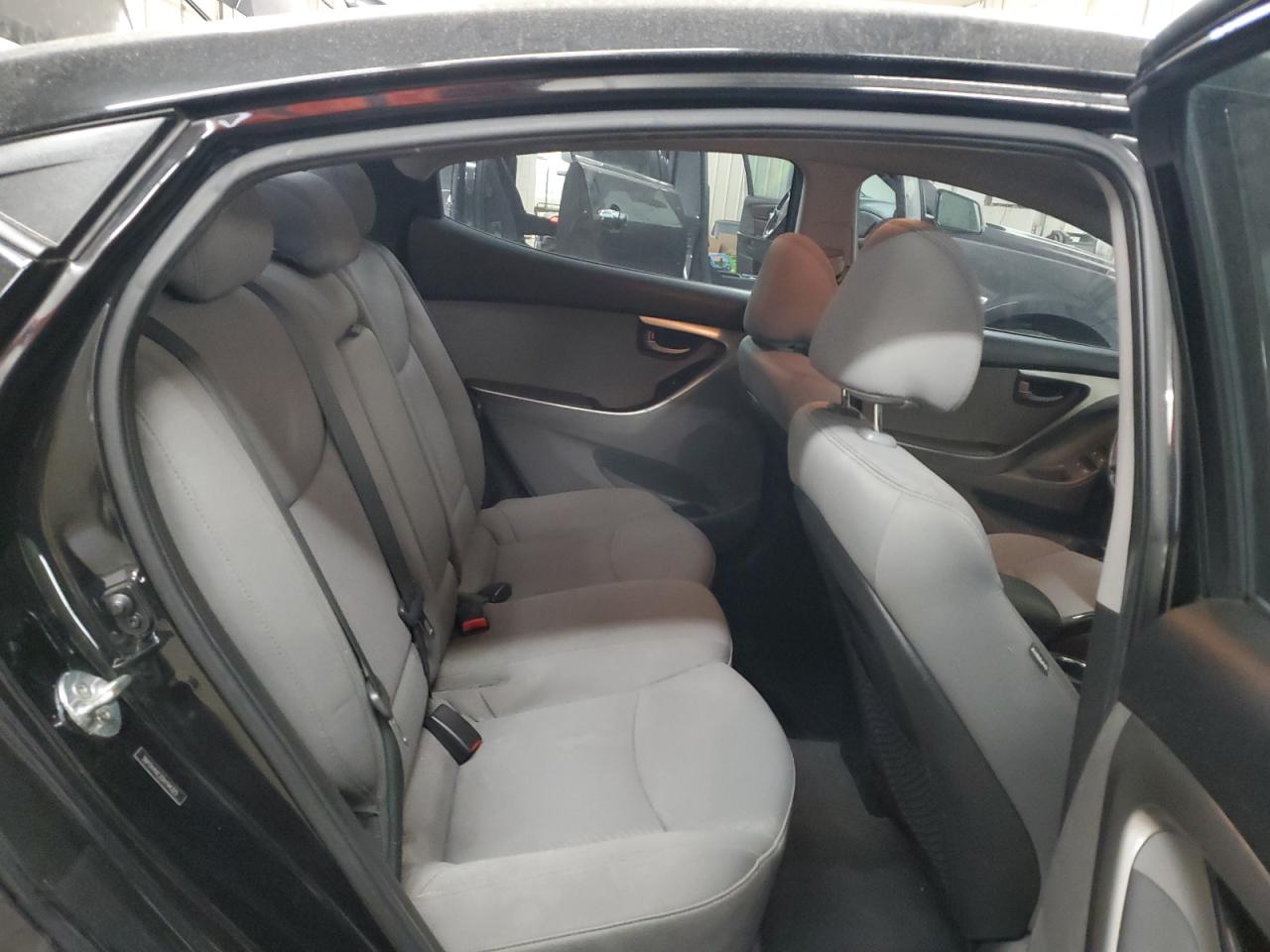 2013 Hyundai Elantra - Image 10