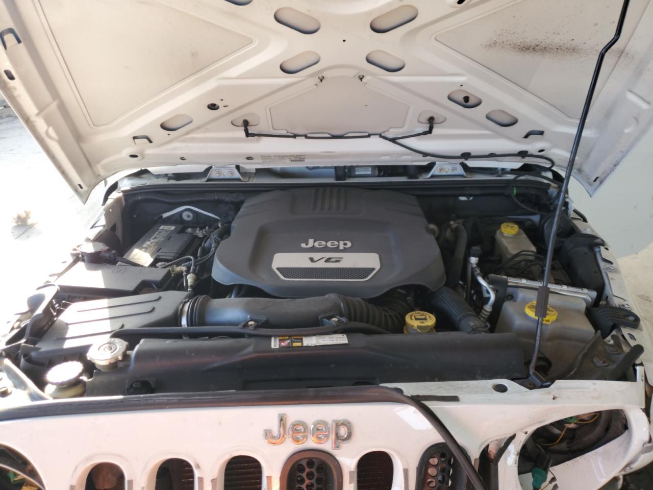 2014 Jeep Wrangler - Image 11
