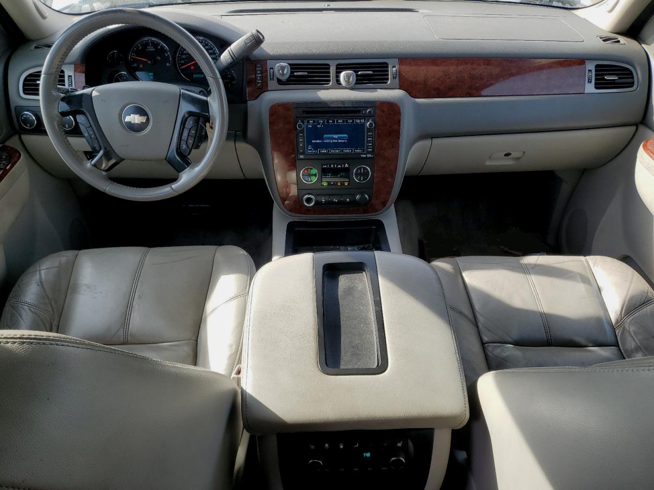 2010 Chevrolet Suburban - Image 8