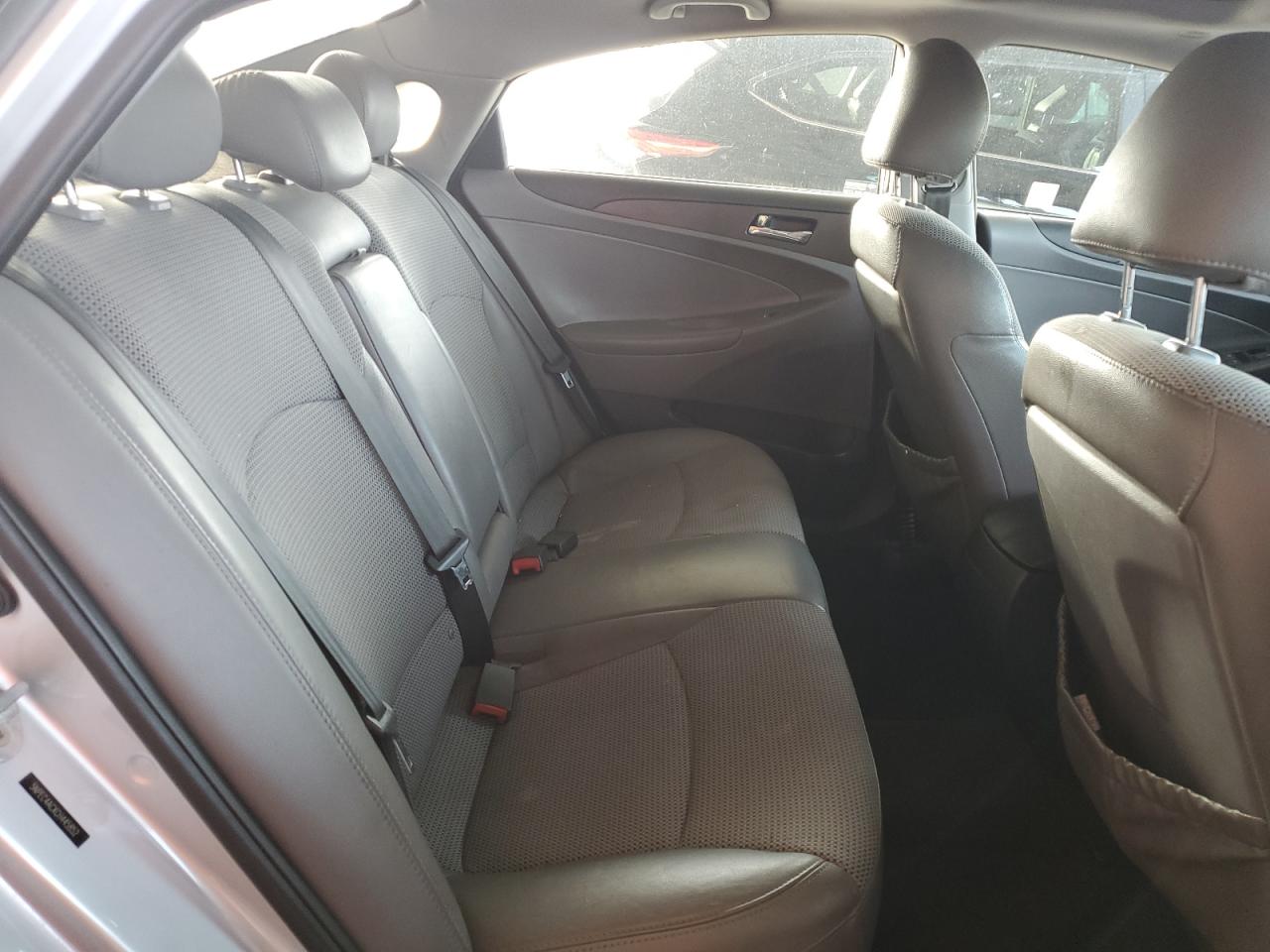 2012 Hyundai Sonata - Image 10