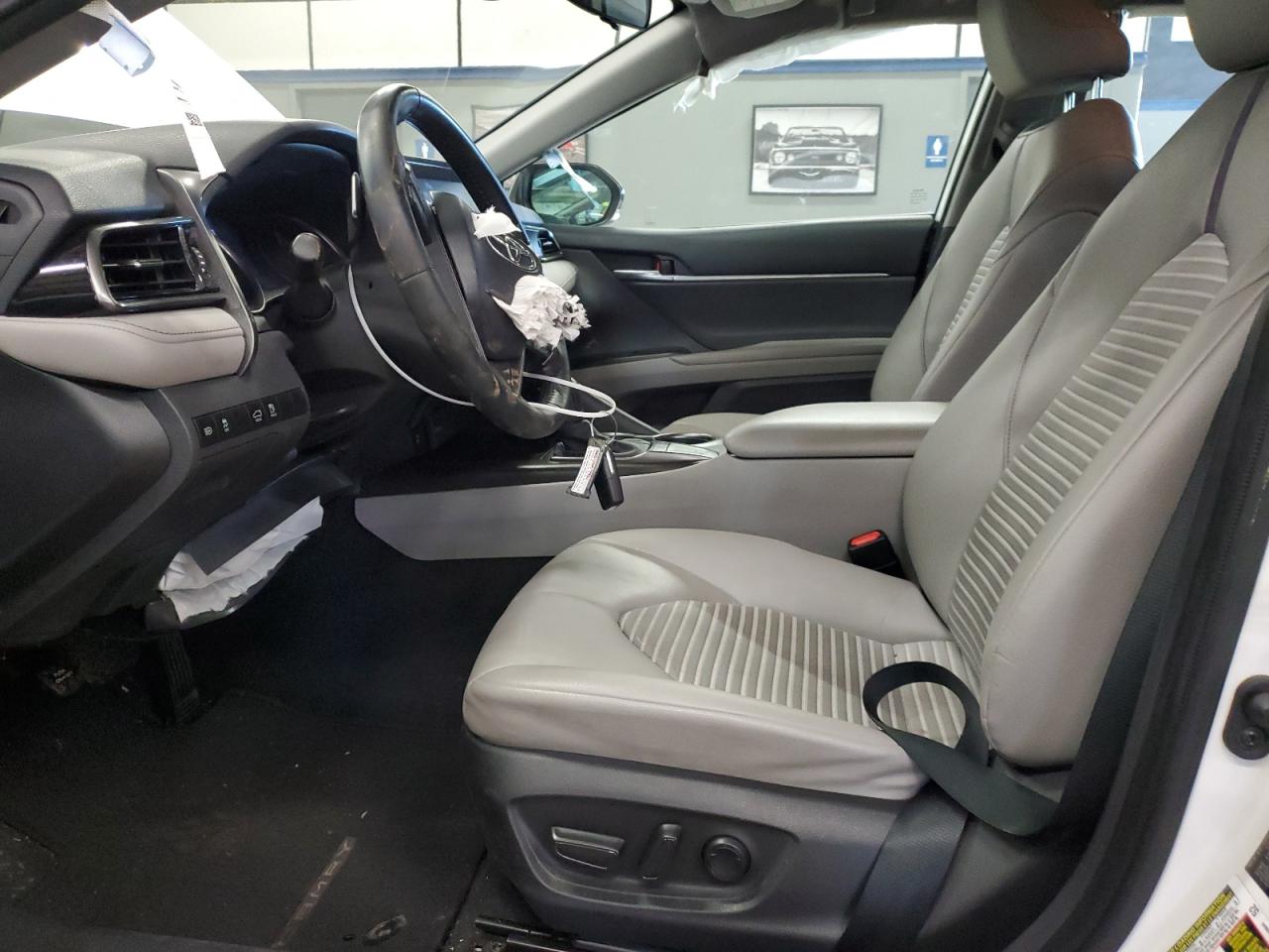 2022 Toyota Camry - Image 7