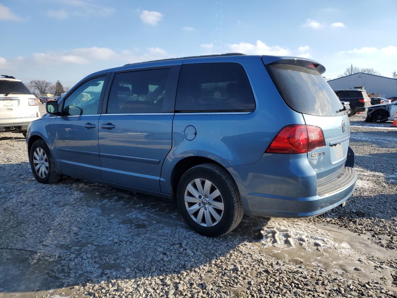 2012 Volkswagen Routan - Image 2