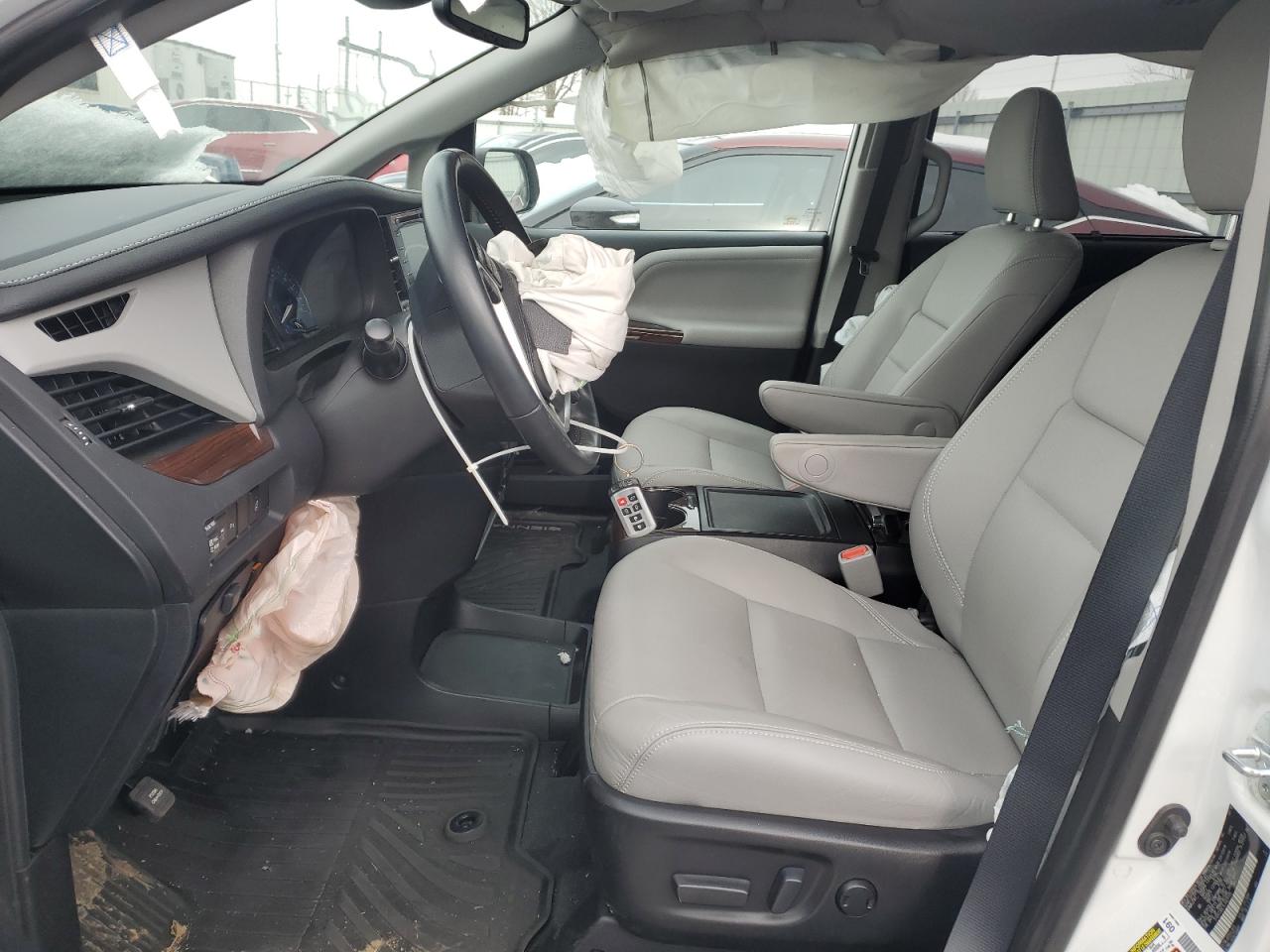 2020 Toyota Sienna - Image 7