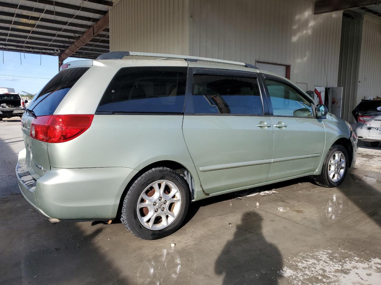2006 Toyota Sienna - Image 3
